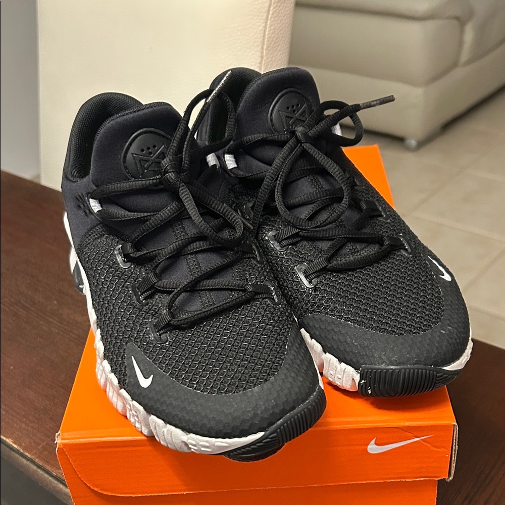 Nike Metcom Black and White Mesh Sneakers
